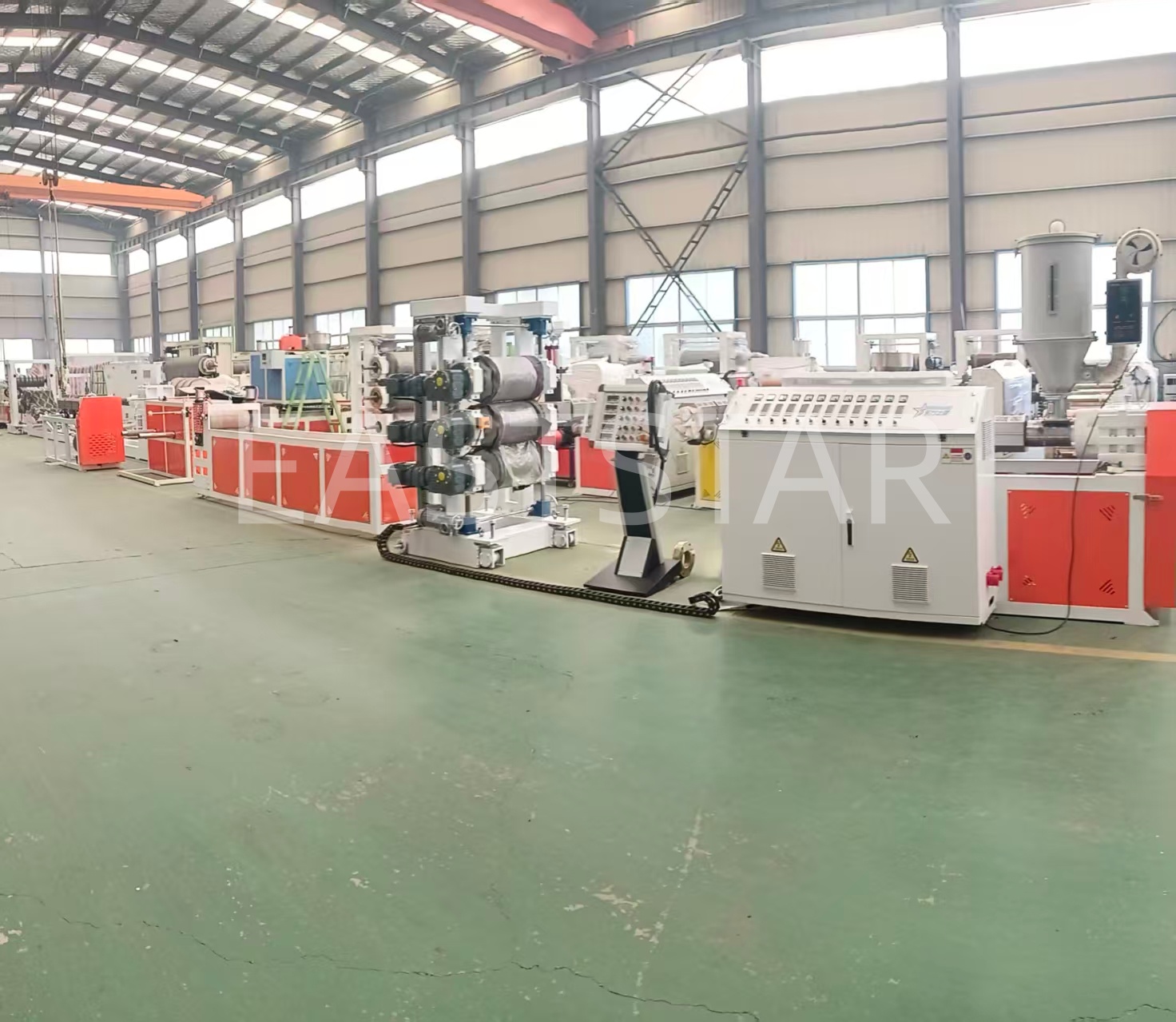 EastStr жоғары өнімді экструзиялық желісі бар Pok Place Pok Place-ті ұсынады
