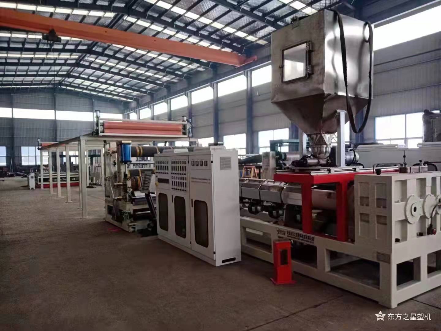TPE / SBS / PVC композициялық автомобильдер шығаратын желінің интеллектуалды жаңартуы автомобиль интерьерлерінің өндірісінде инновацияны жүргізуде.
