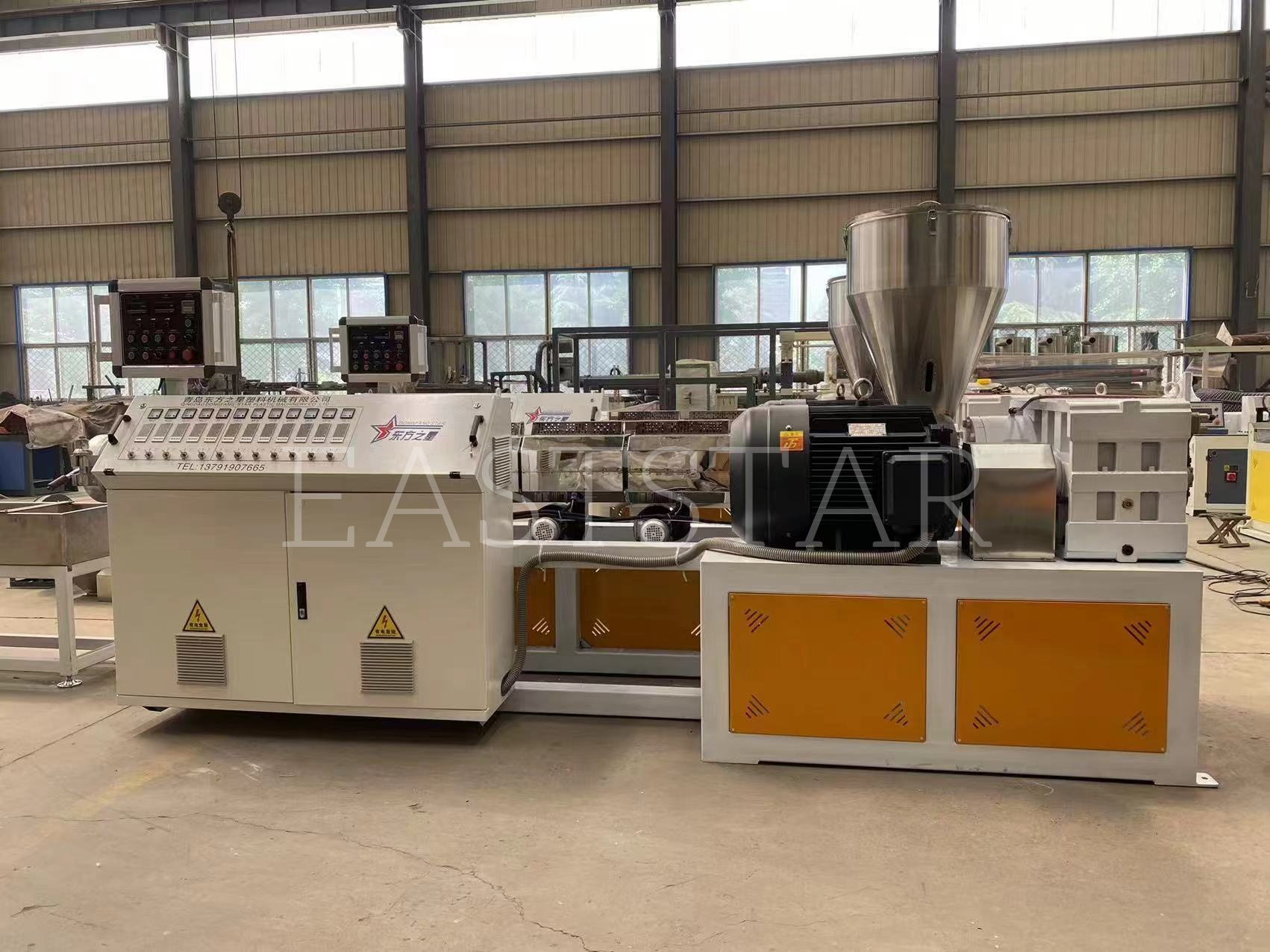 Біздің техникалық команда «ЦССП65 параллельді егіз» бұршақ грануляторын біздің араб клиентіне арналған дәлірек жиналыс өткізуде