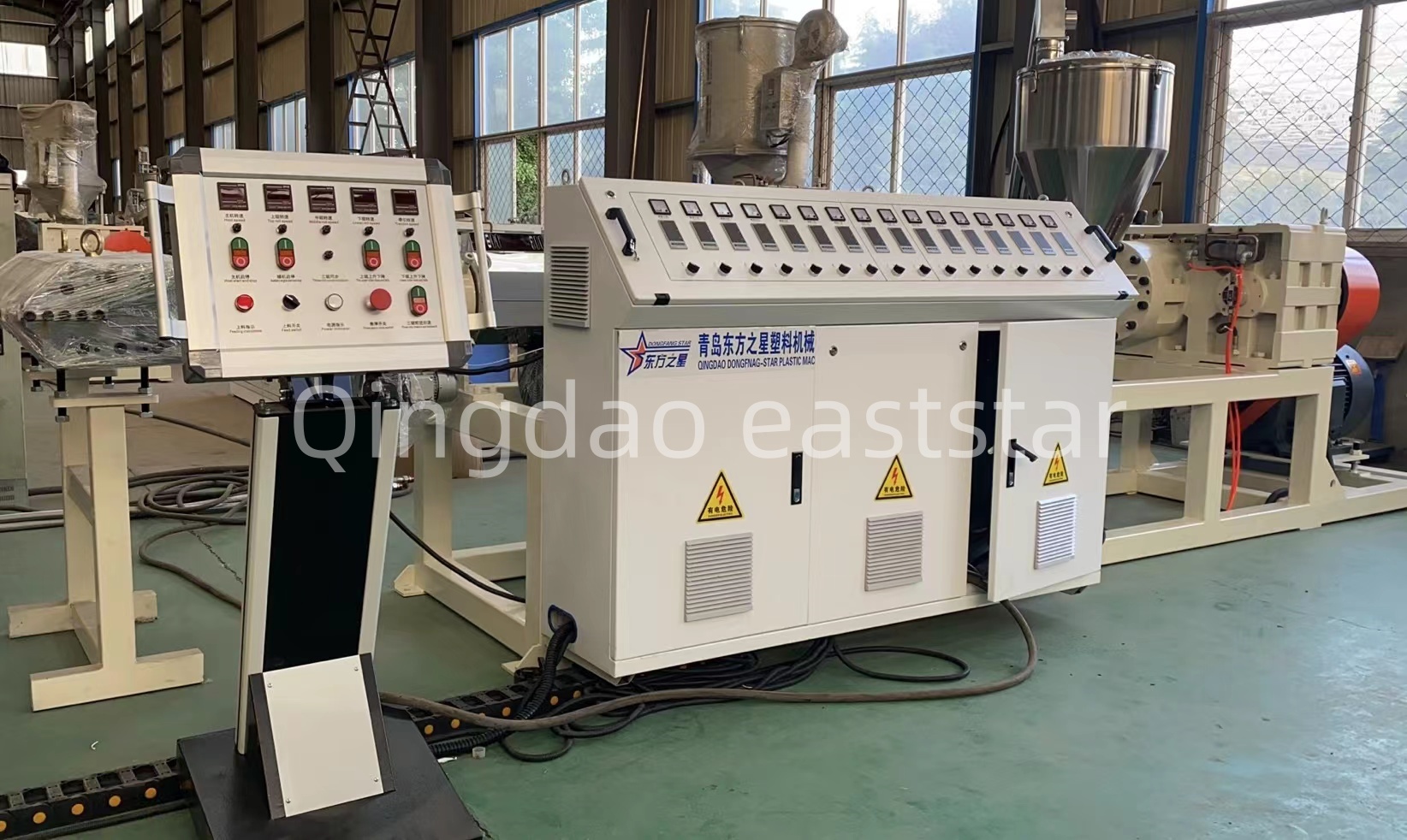 Кәсіби компаниялардың дренаждық тақтасының өндірістік желісі қалай дренаждық жүйелердің сапасын қамтамасыз етеді?